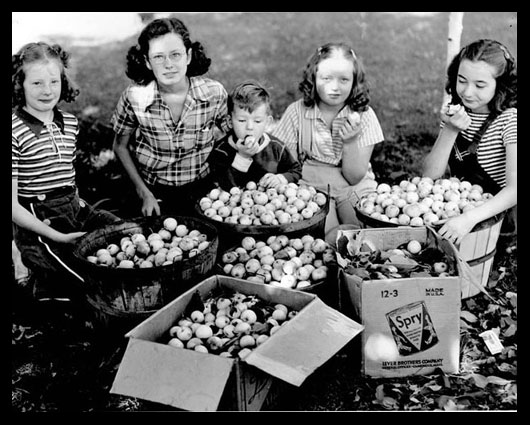 Girls with apples, 1930s