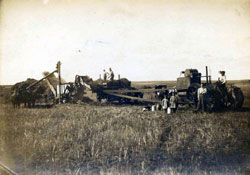 Threshing Crew and Family Baldwin ND 1907