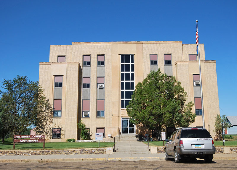 Hettinger County Memorial Courthouse, Mott